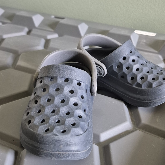 Joybee sandles - Picture 2 of 4